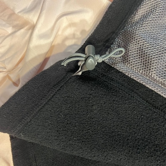 Black MEC fleece vest - Picture 12 of 16